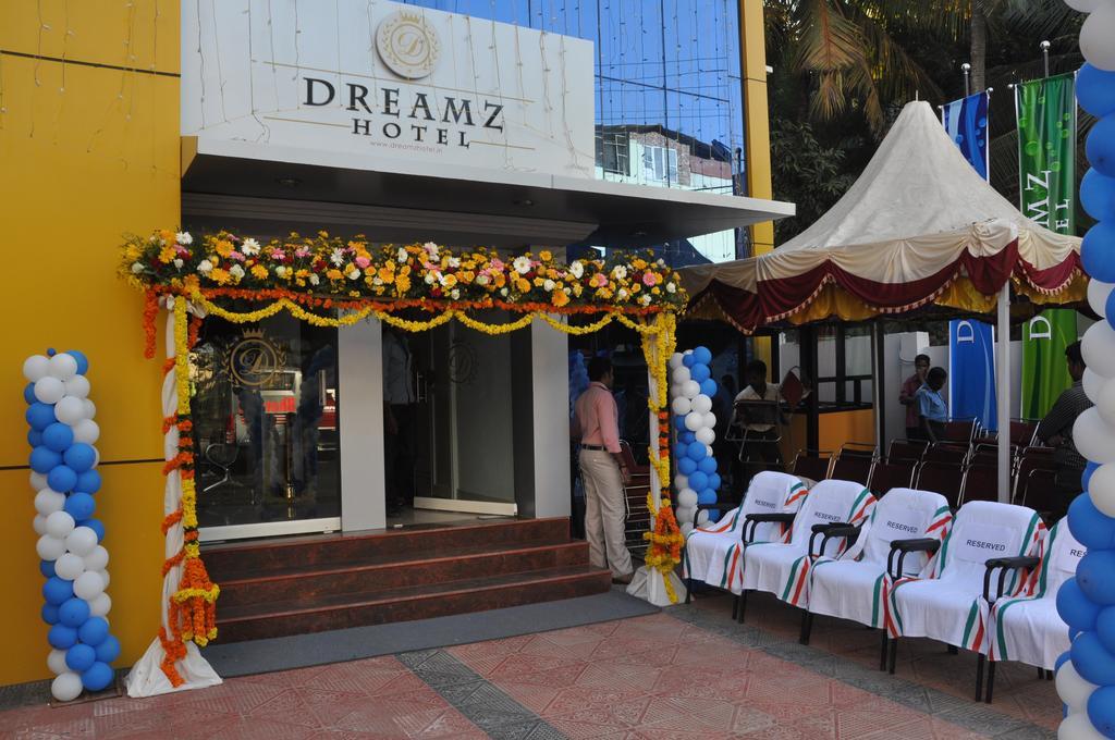 Dreamz Hotel Thiruvananthapuram Buitenkant foto